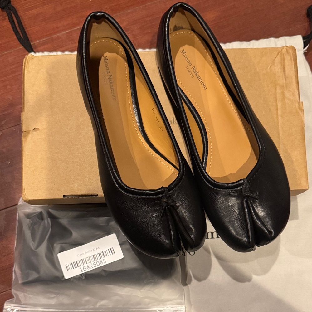 Maison Nakamoto Black Leather Tabi Flats
